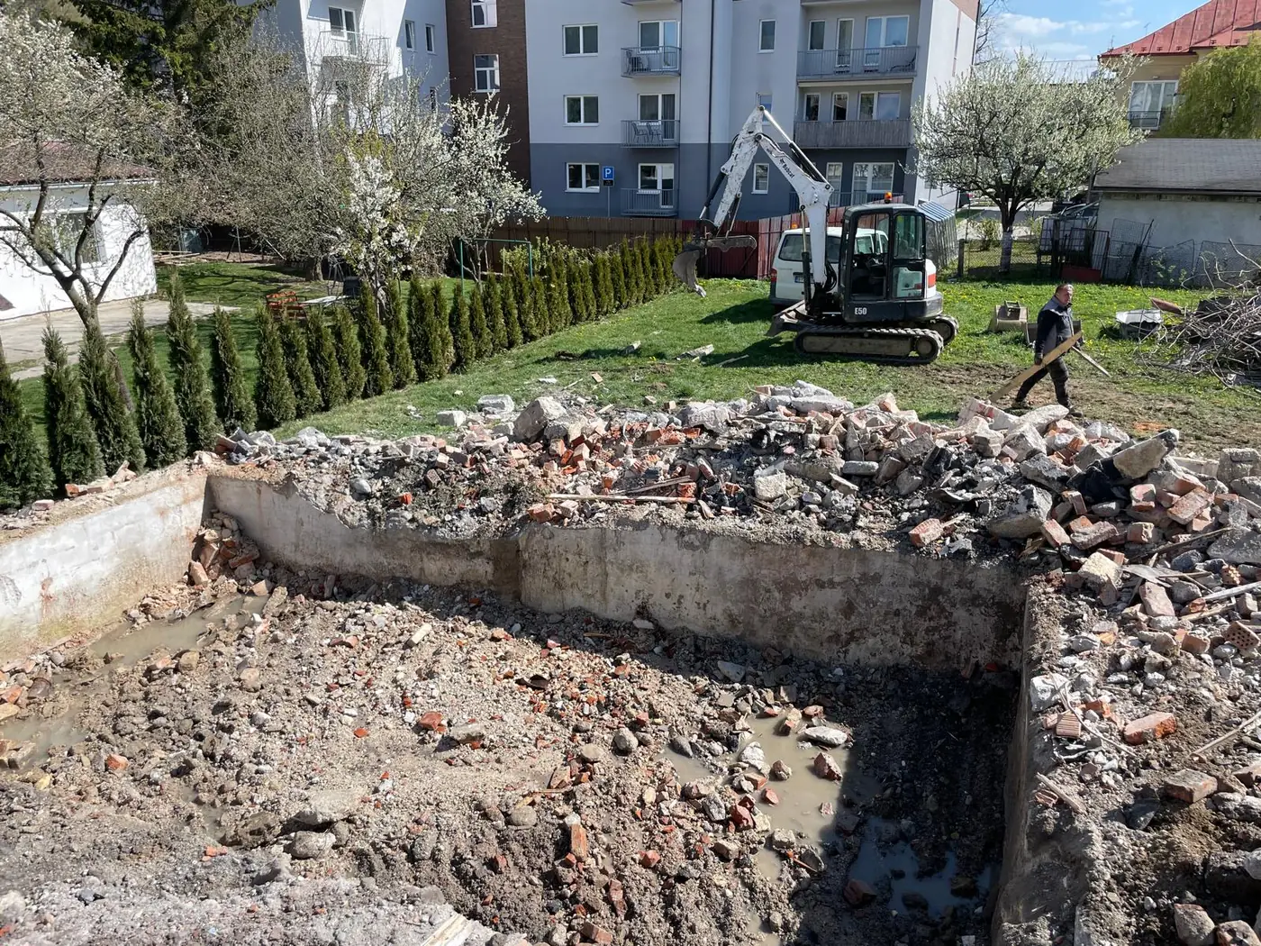 Výkopové práce a odstránenie základov – DRAVIO